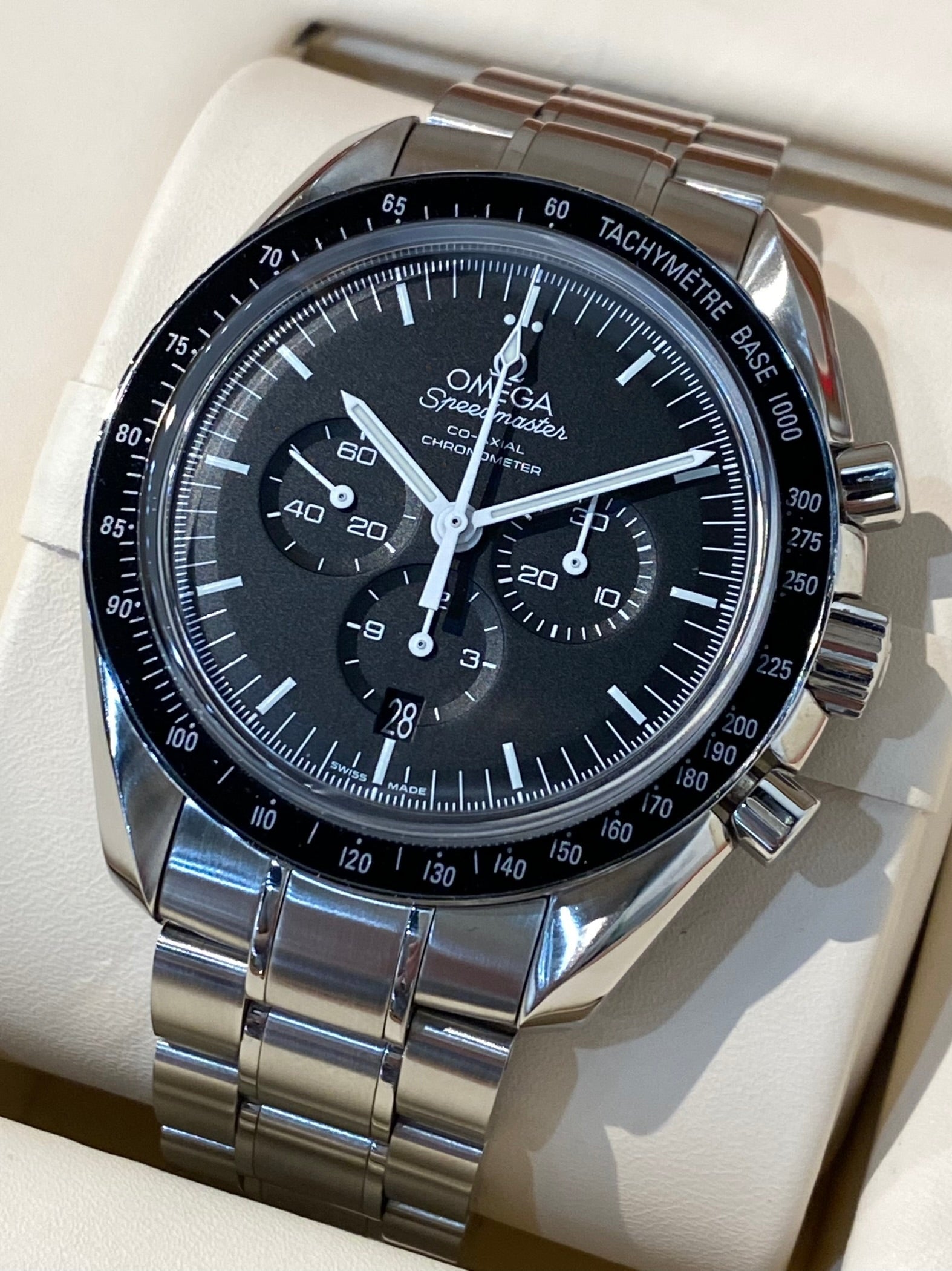 Omega speedmaster automatic online chronometer